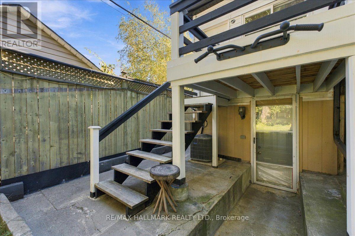 44 Baltic Avenue, Toronto, ON photo 22