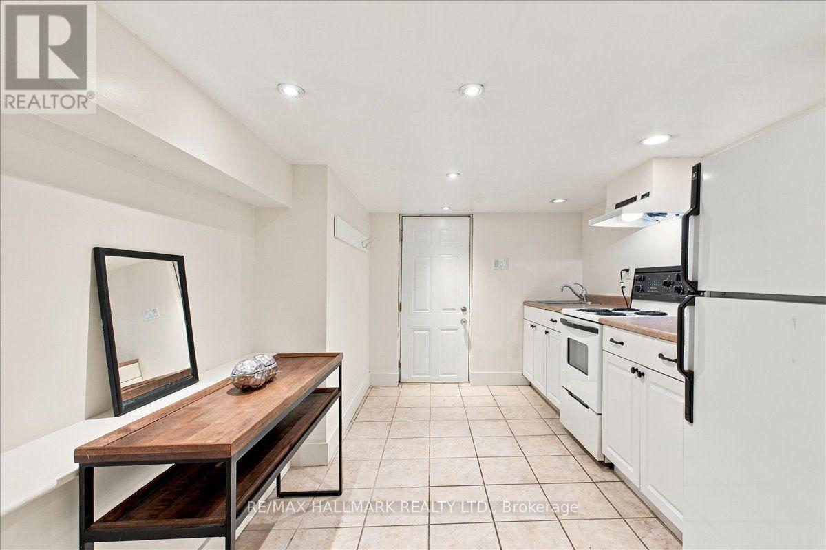 44 Baltic Avenue, Toronto, ON photo 23