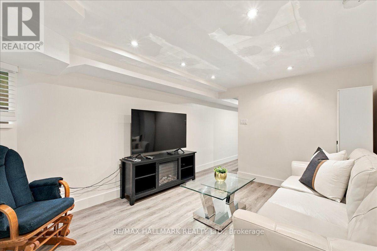 44 Baltic Avenue, Toronto, ON photo 25