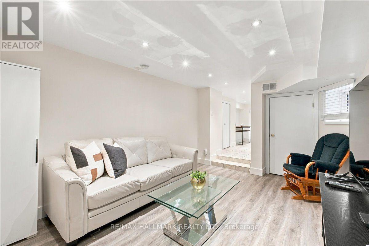 44 Baltic Avenue, Toronto, ON photo 26