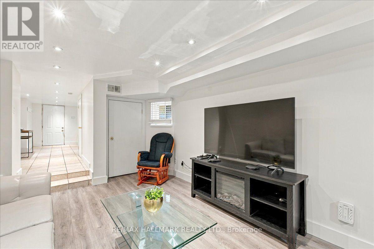 44 Baltic Avenue, Toronto, ON photo 27