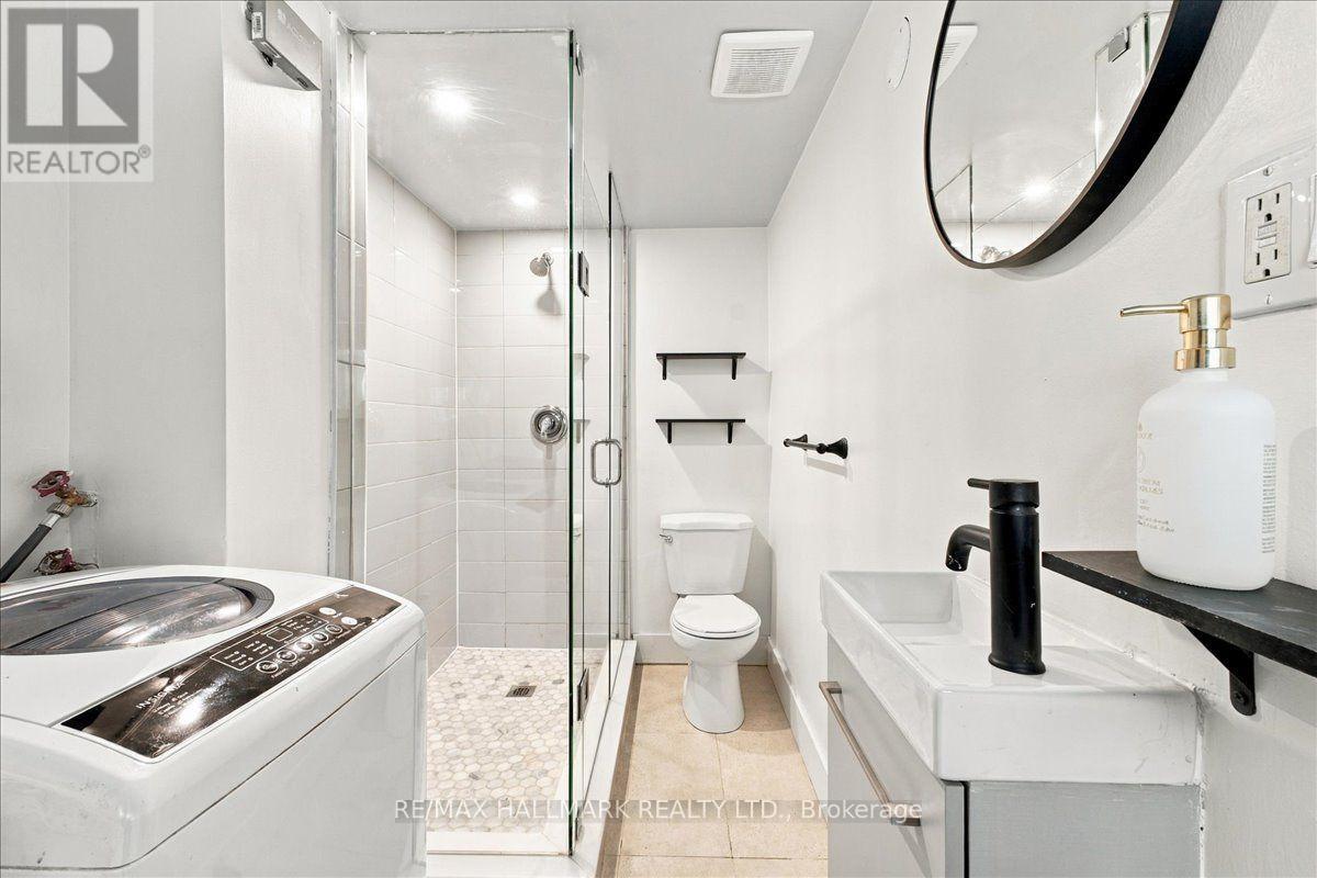 44 Baltic Avenue, Toronto, ON photo 29
