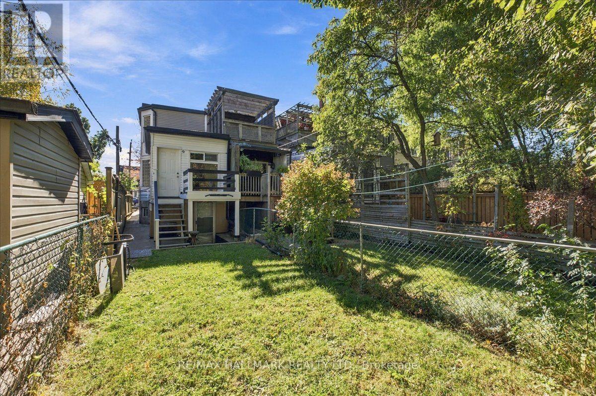 44 Baltic Avenue, Toronto, ON photo 33