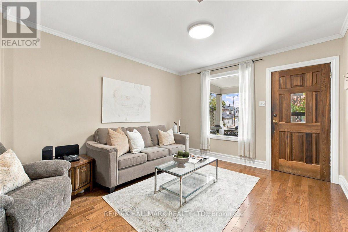 44 Baltic Avenue, Toronto, ON photo 5