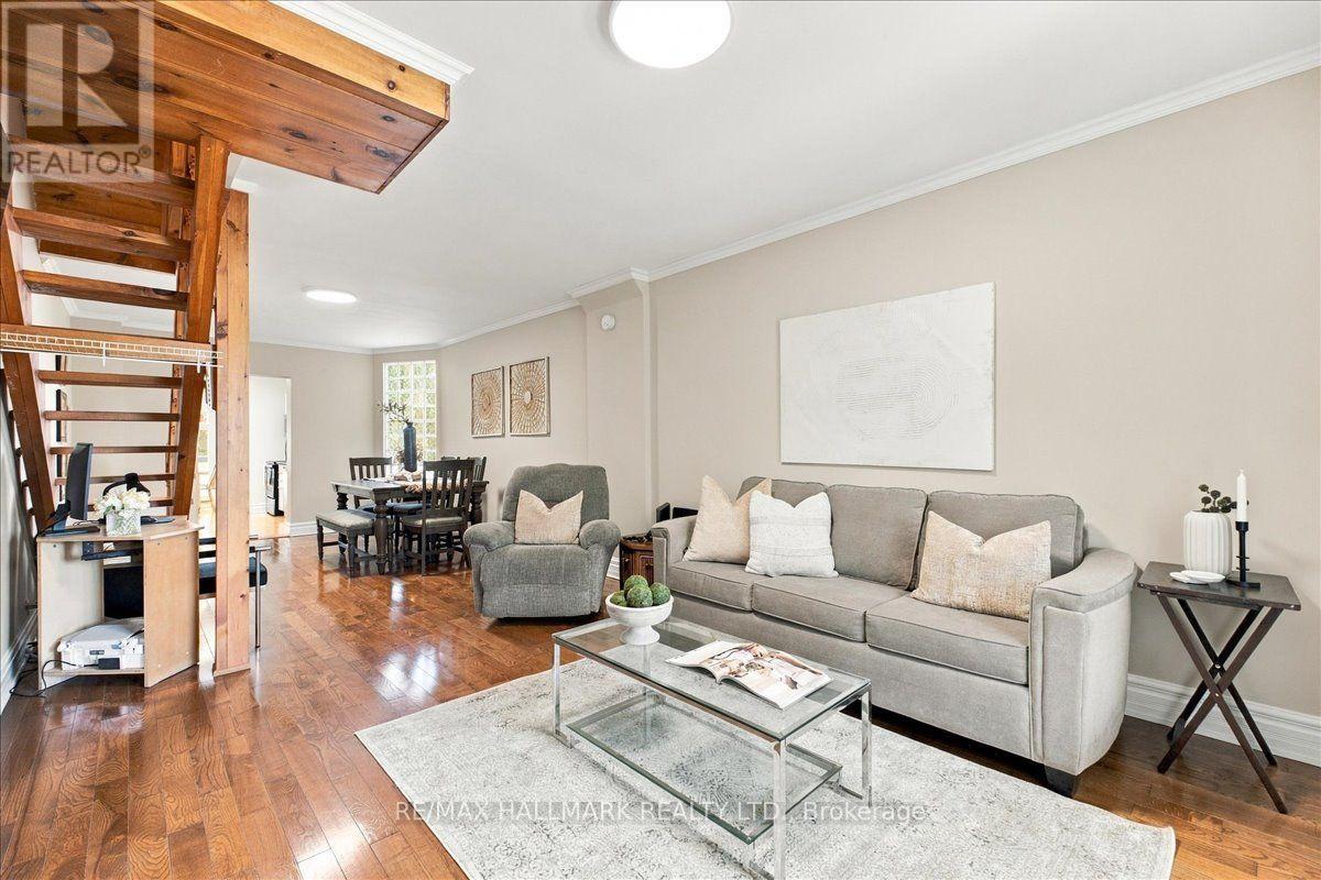 44 Baltic Avenue, Toronto, ON photo 6