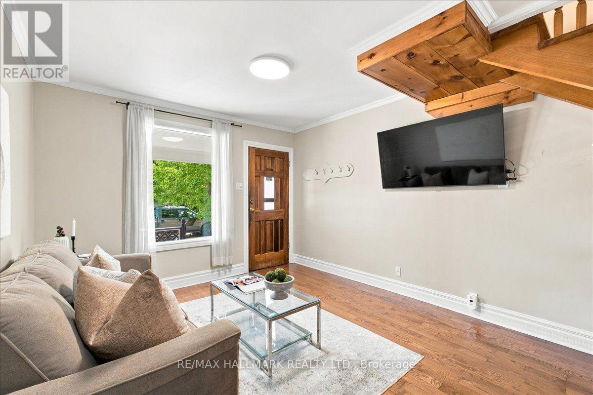 44 Baltic Avenue, Toronto, ON photo 7