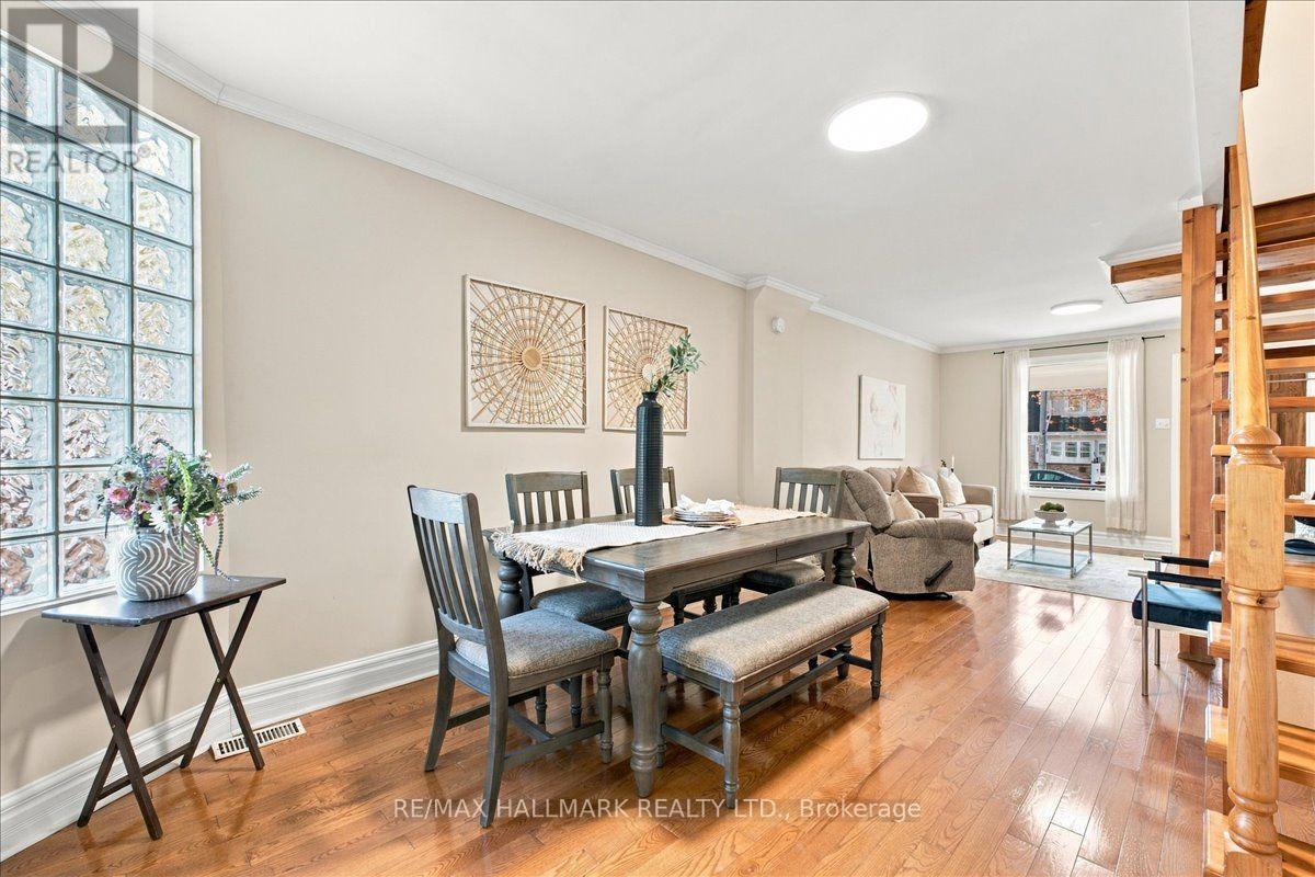 44 Baltic Avenue, Toronto, ON photo 8