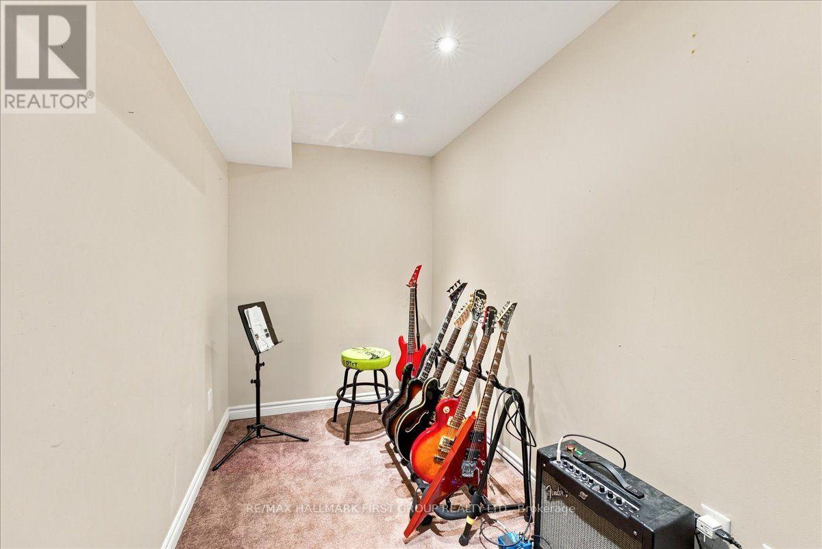 38 Gallimere Court, Whitby, ON photo 33