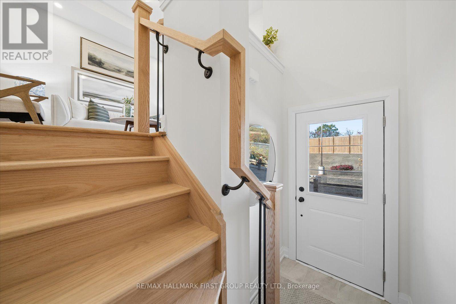 71 Marret Lane, Clarington, ON photo 3