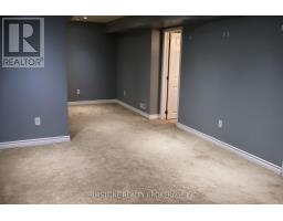 204 Pickett Crescent, Barrie, ON L4N8B1 Photo 12