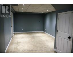 Family room - 204 Pickett Crescent, Barrie, ON L4N8B1 Photo 9