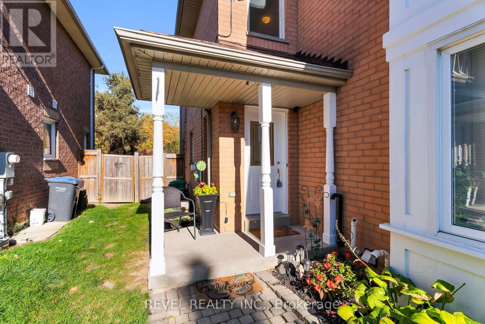 100 Pressed Brick Drive, Brampton, ON photo 2