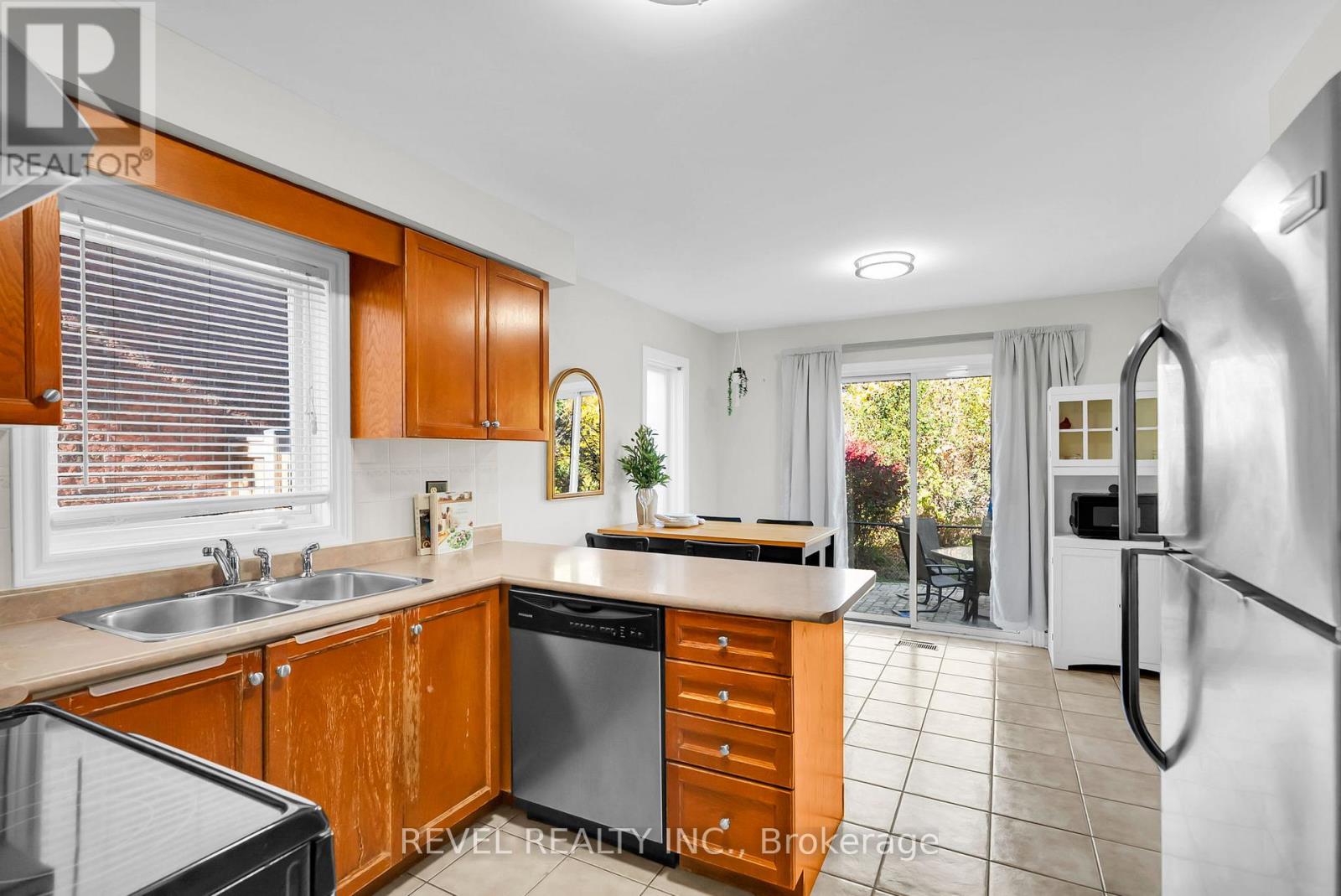 100 Pressed Brick Drive, Brampton, ON photo 9