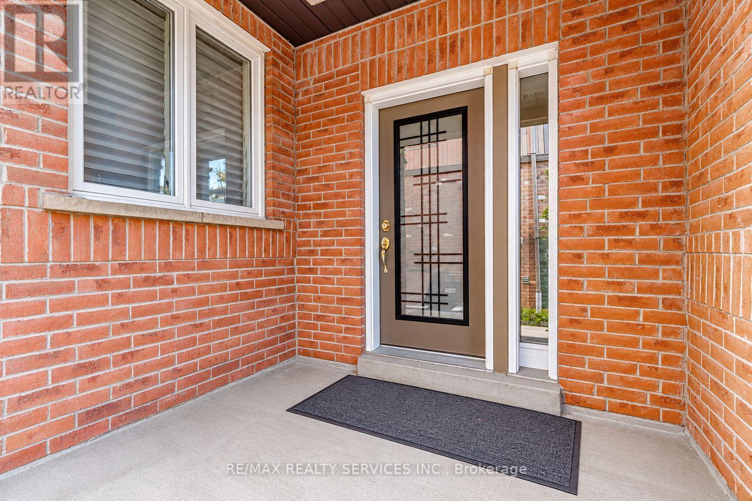 1857 Stevington Crescent, Mississauga, ON photo 3
