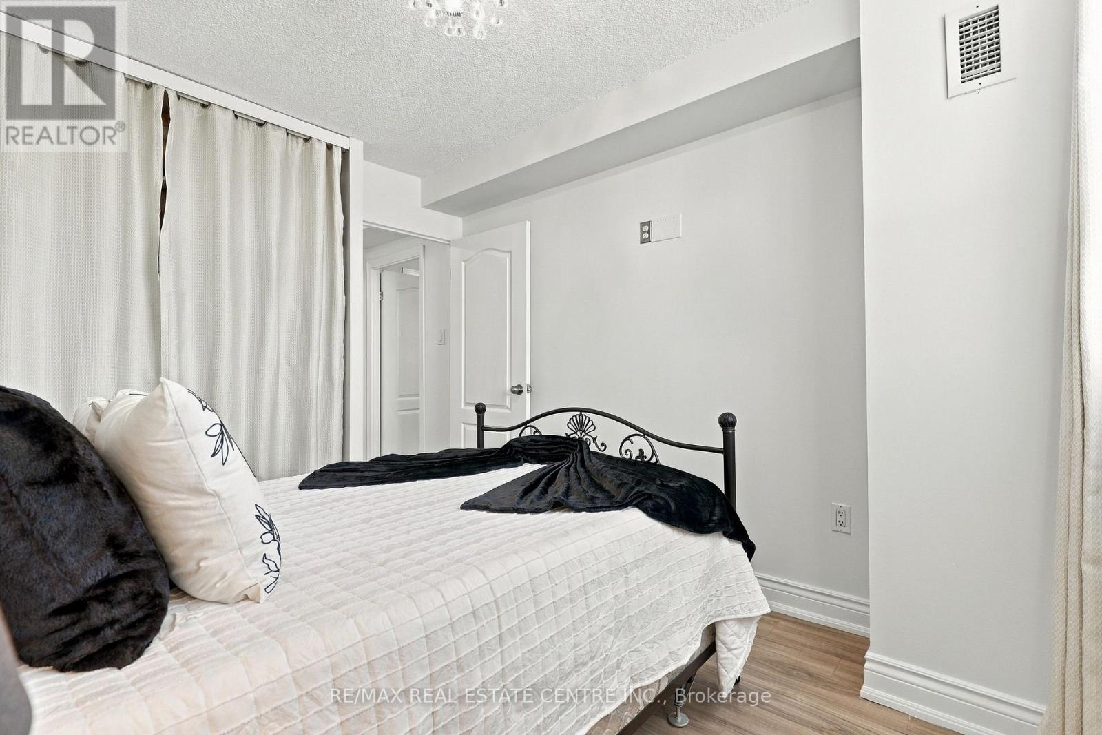 1110- 355 Rathburn Road East, Mississauga, ON photo 24