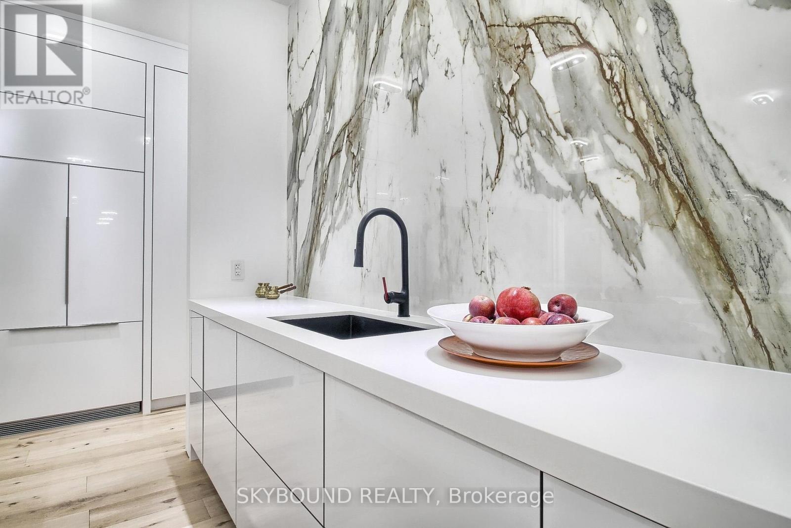 5 Hatton Court, Toronto, ON photo 10