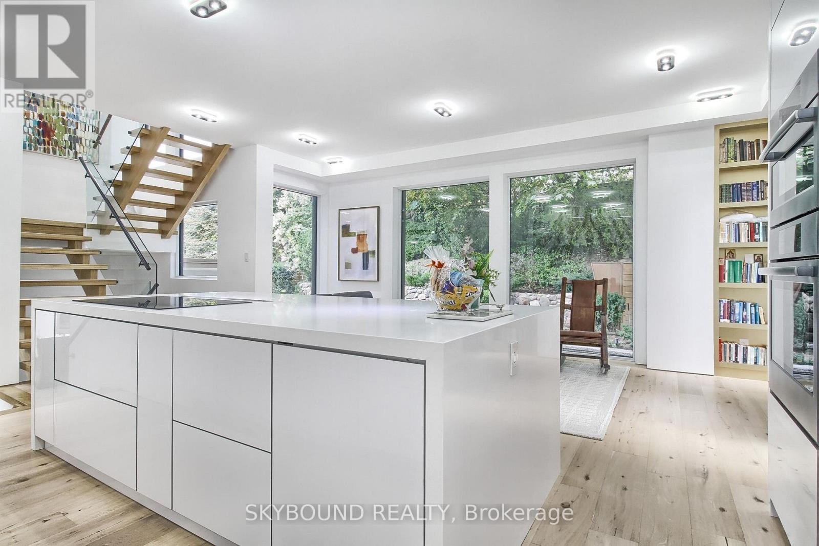 5 Hatton Court, Toronto, ON photo 11