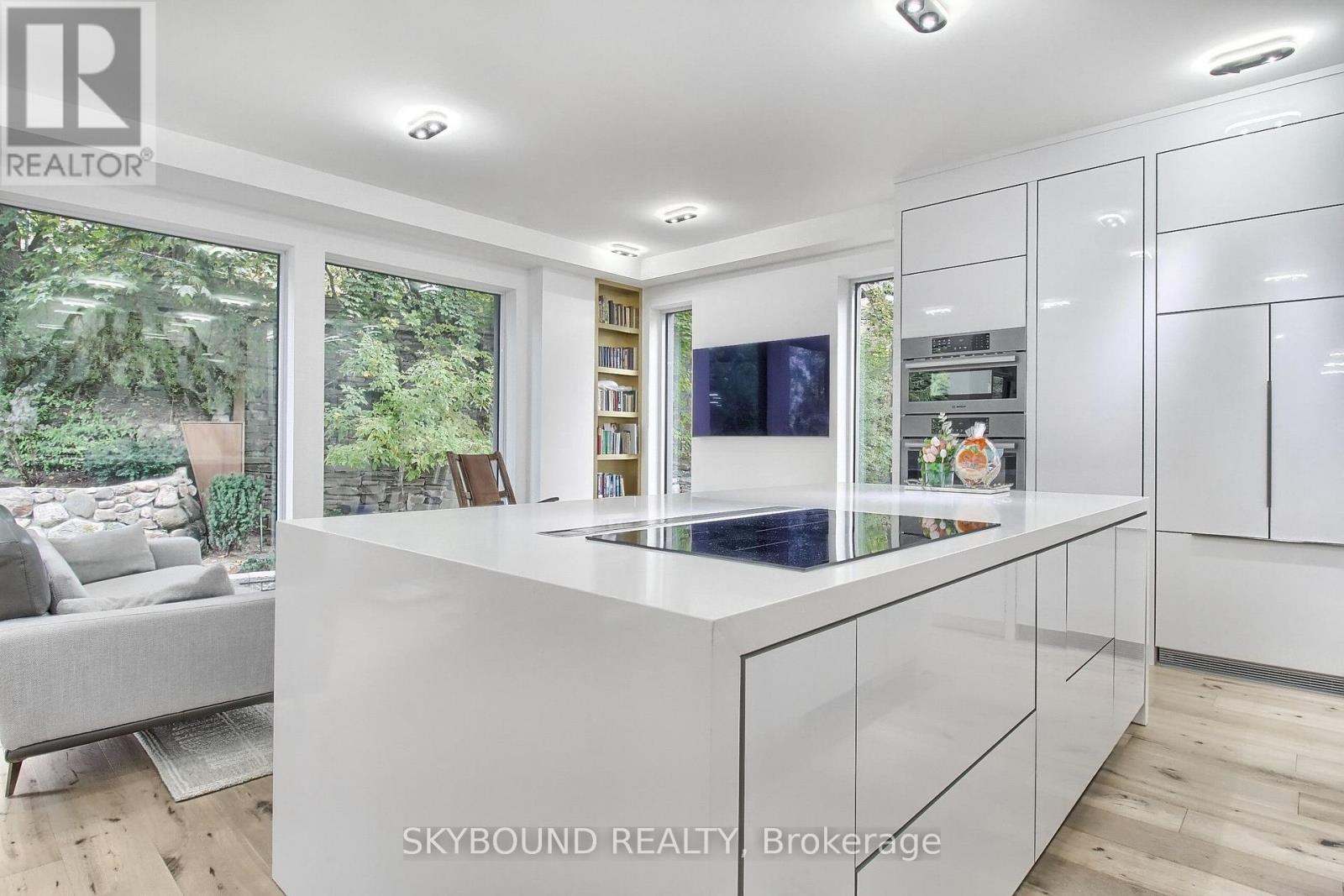 5 Hatton Court, Toronto, ON photo 12