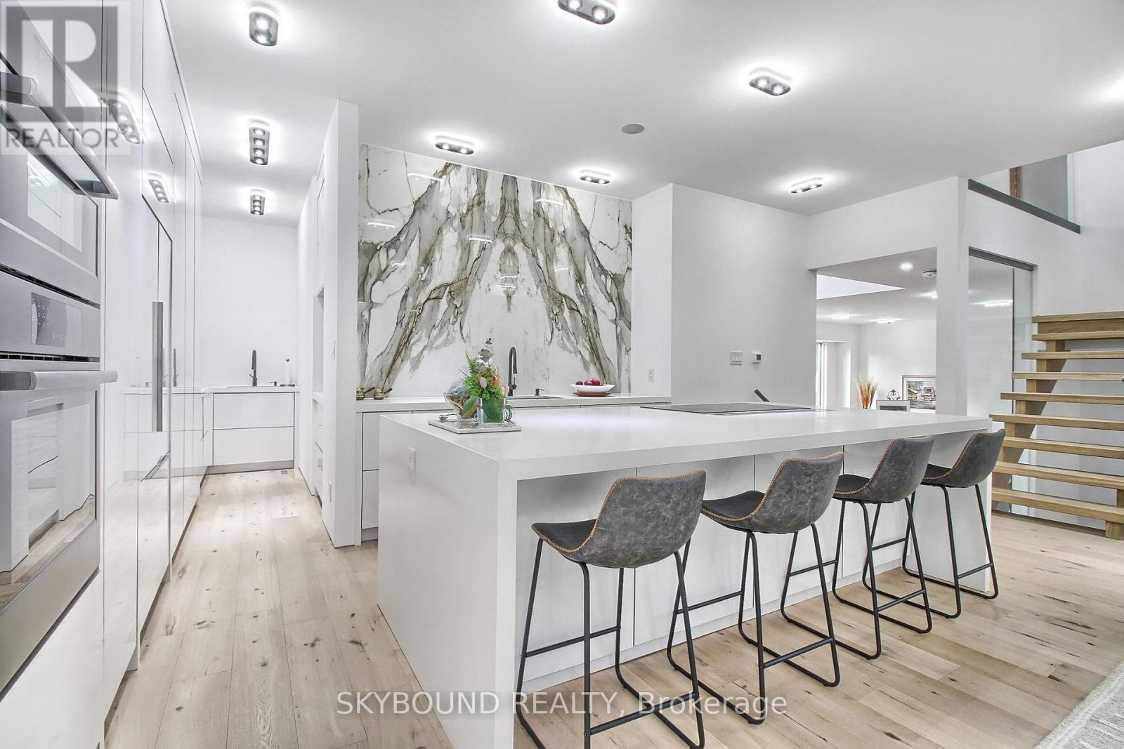 5 Hatton Court, Toronto, ON photo 13