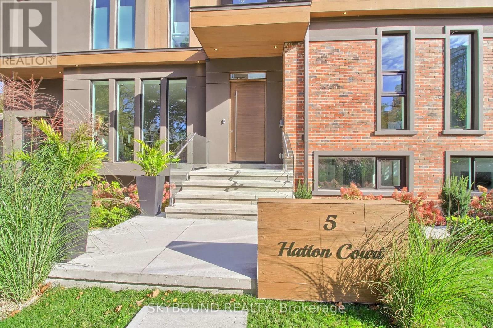 5 Hatton Court, Toronto, ON photo 2