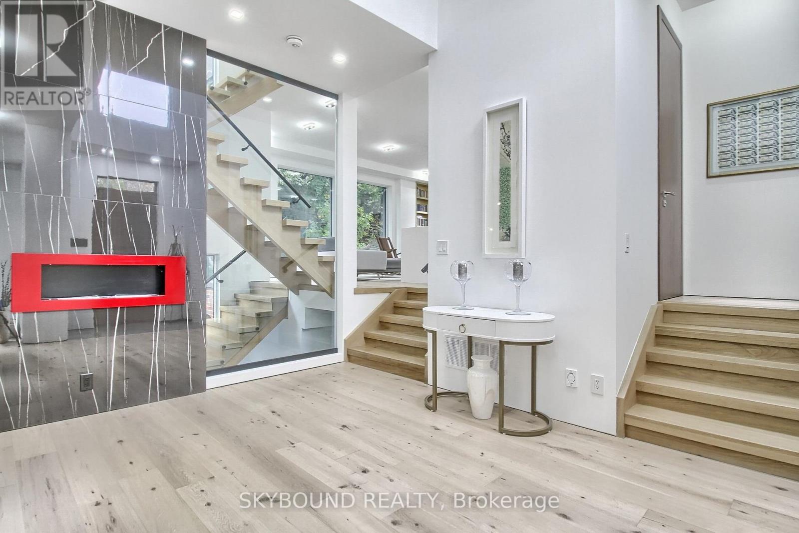 5 Hatton Court, Toronto, ON photo 4