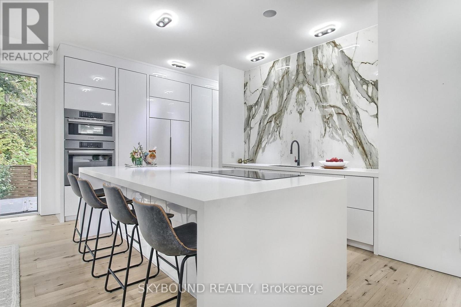 5 Hatton Court, Toronto, ON photo 9