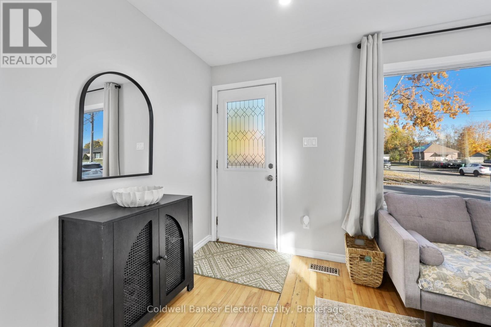 231 Woodbine Avenue, Peterborough, ON photo 4