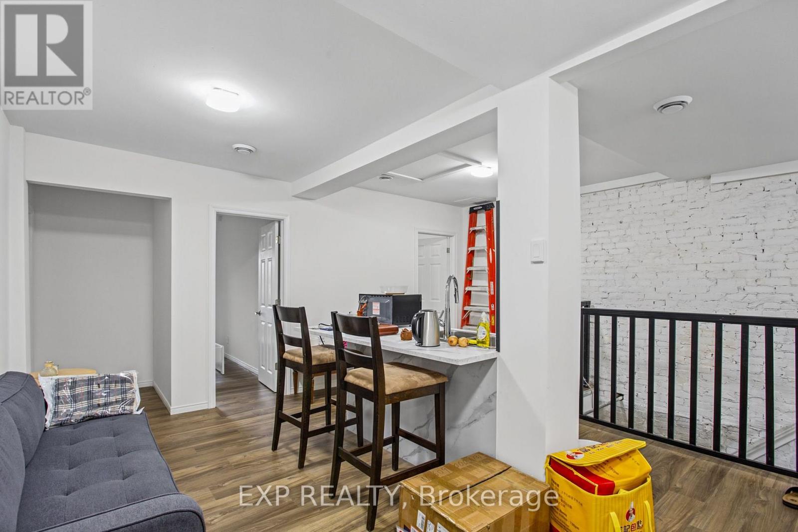 71 Main Street East, Hamilton, ON photo 16