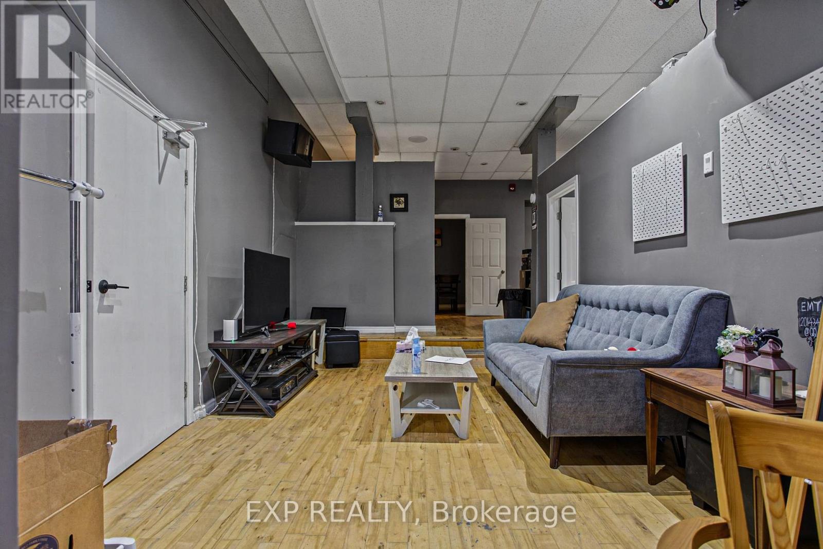 71 Main Street East, Hamilton, ON photo 4