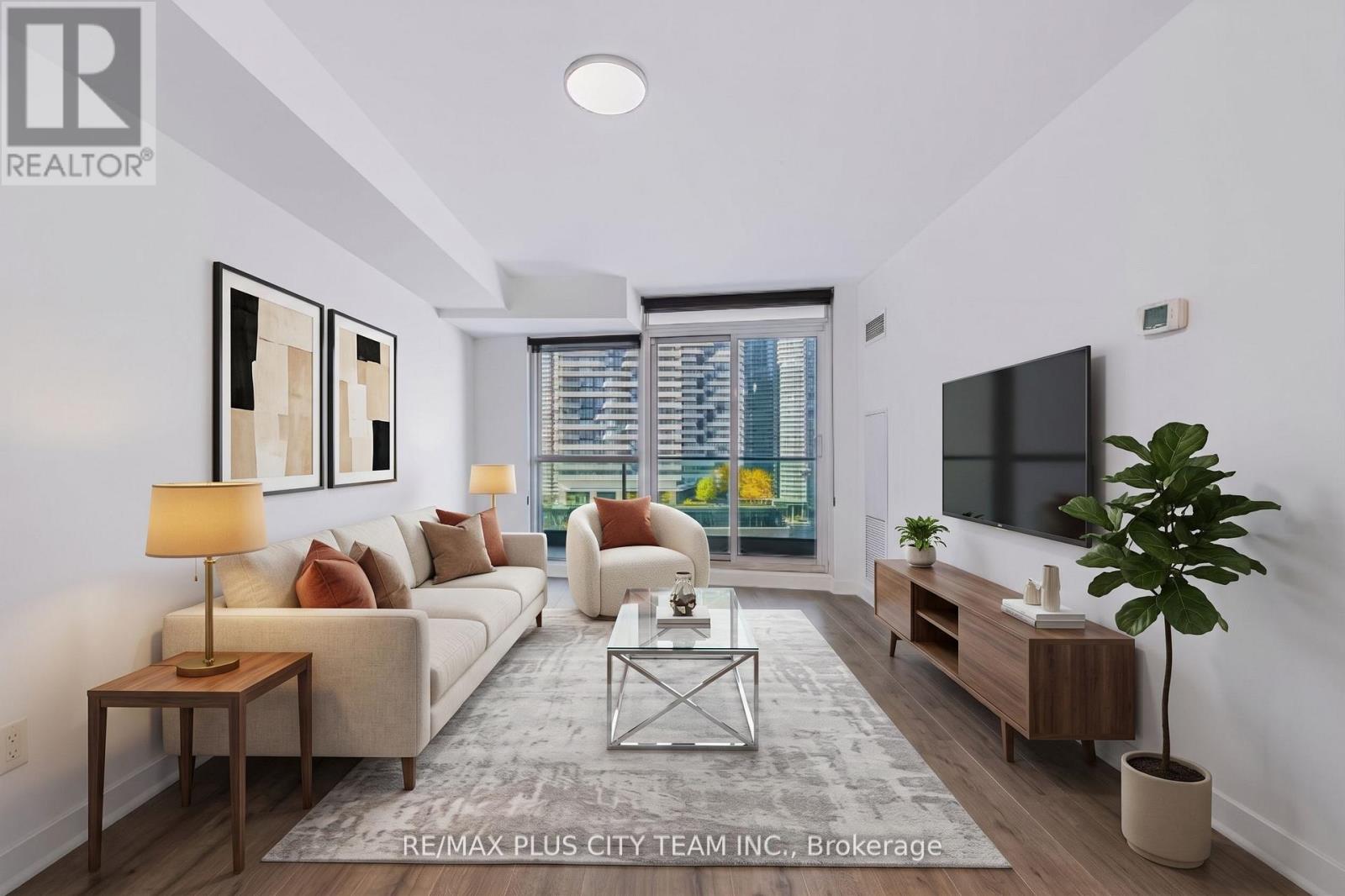 33 Bay Unit 1502 photo 4