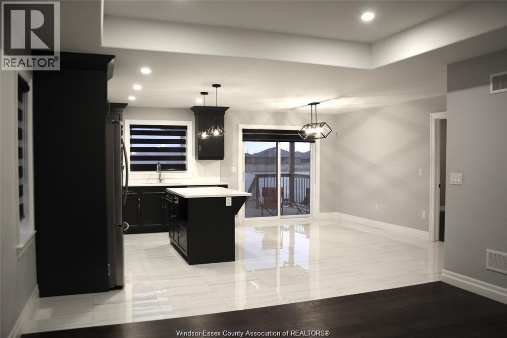 719 FALERIA STREET Unit# UPPER, Lakeshore — photo 5