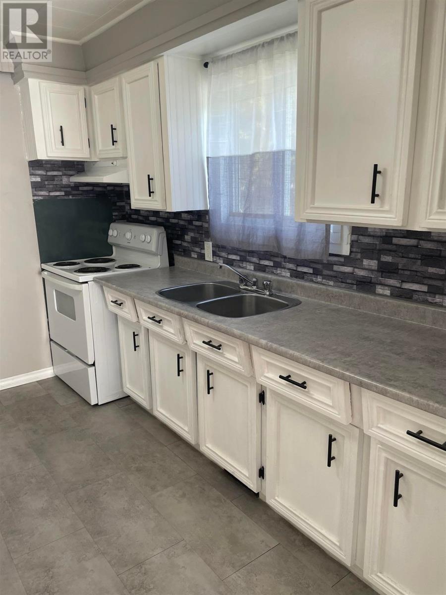 84 McNabb ST photo 2