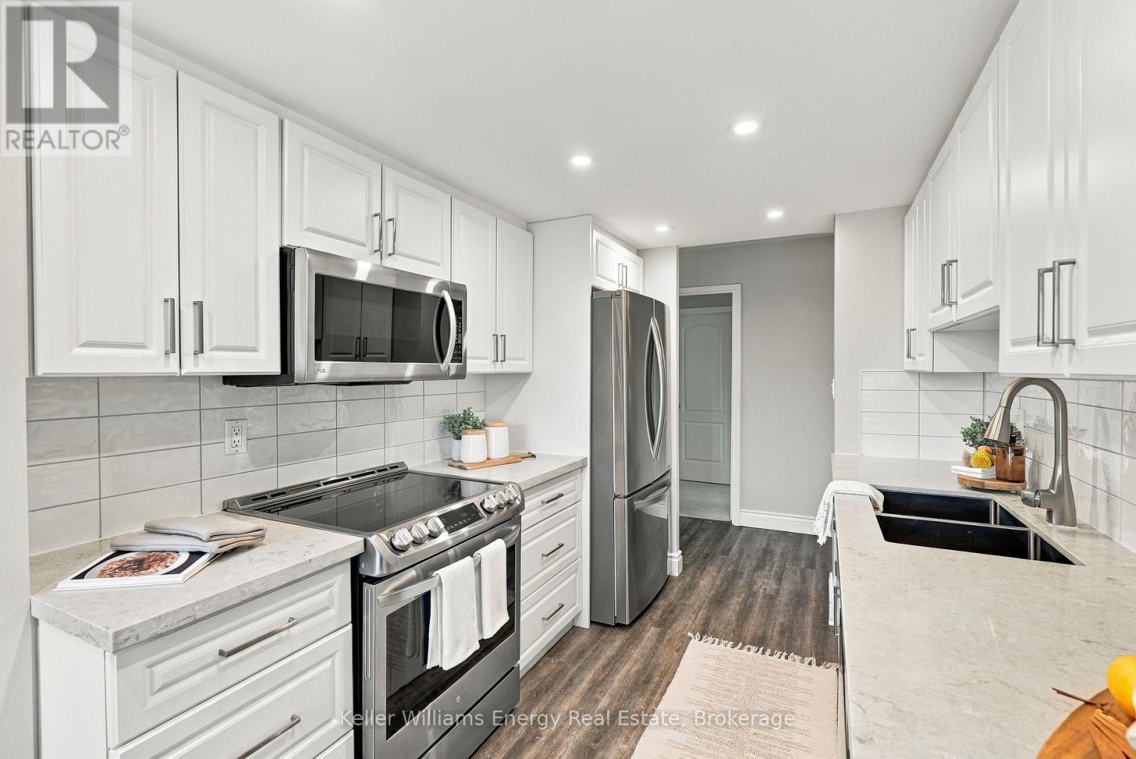 302- 712 Rossland Road East, Whitby, ON photo 7