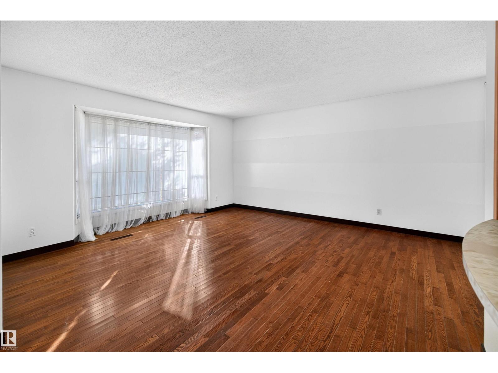 4708 MALMO RD NW, Edmonton — photo 7