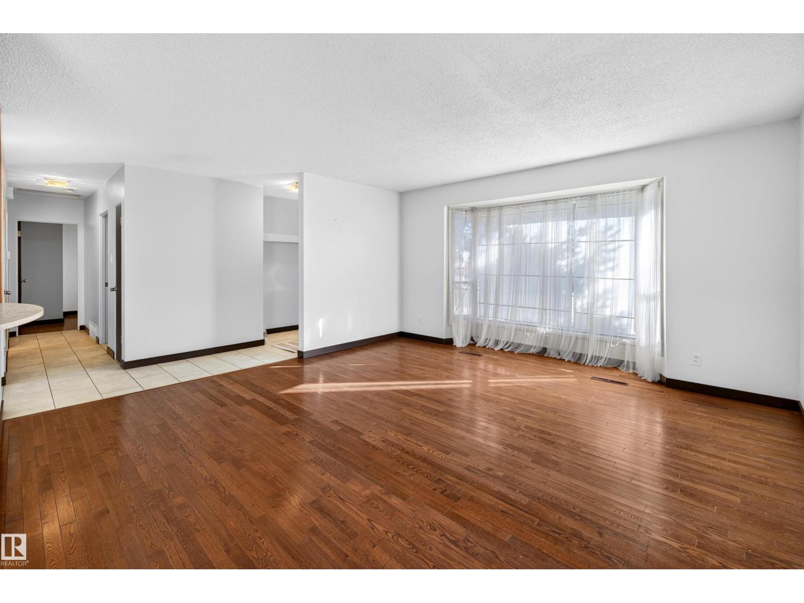 4708 MALMO RD NW, Edmonton — photo 9