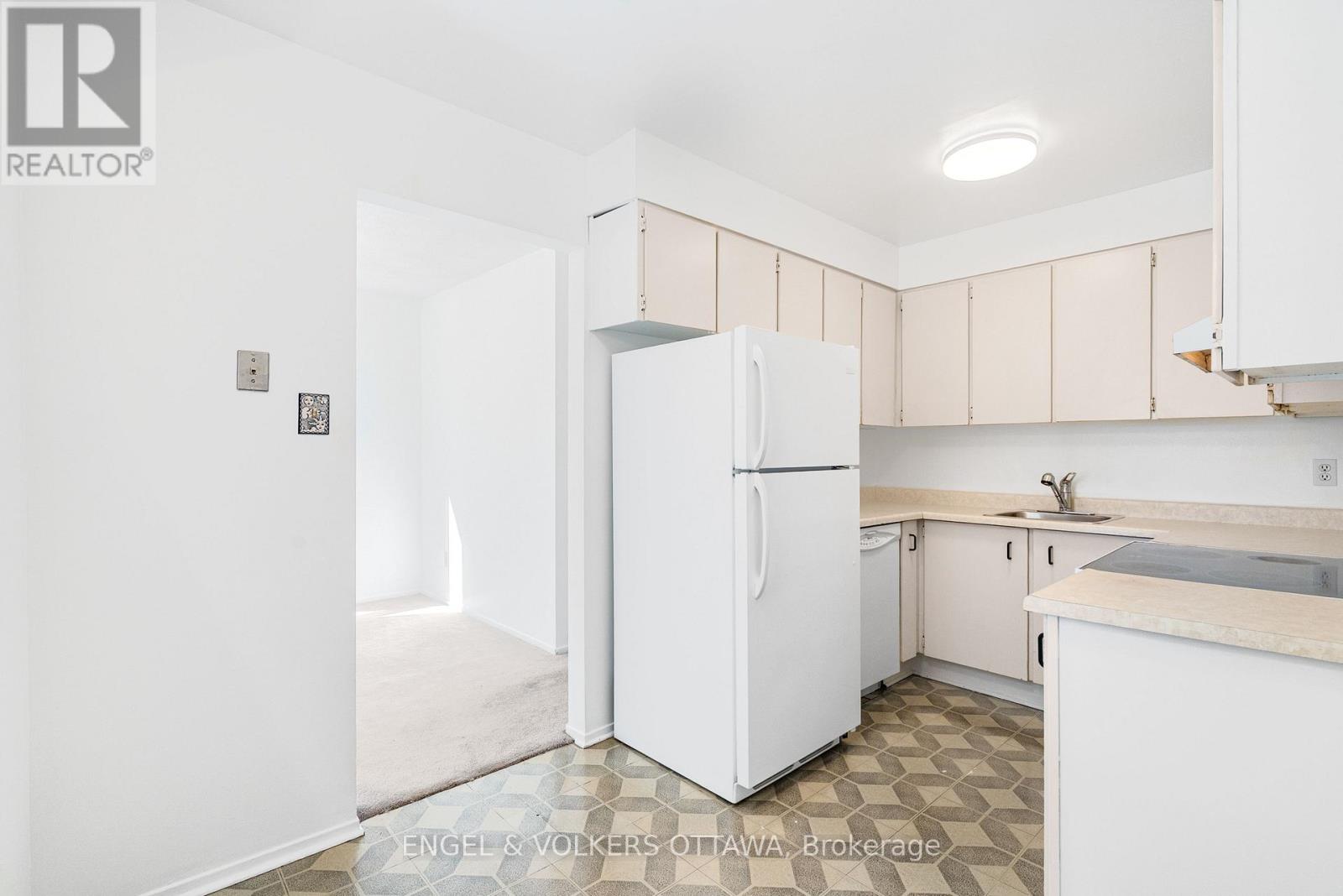 Photograph of 1379 AMBRIDGE WAY