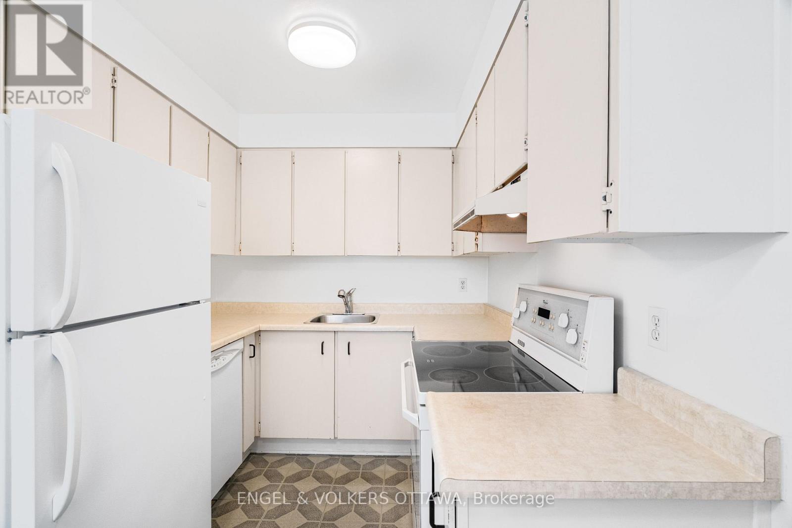 Photograph of 1379 AMBRIDGE WAY