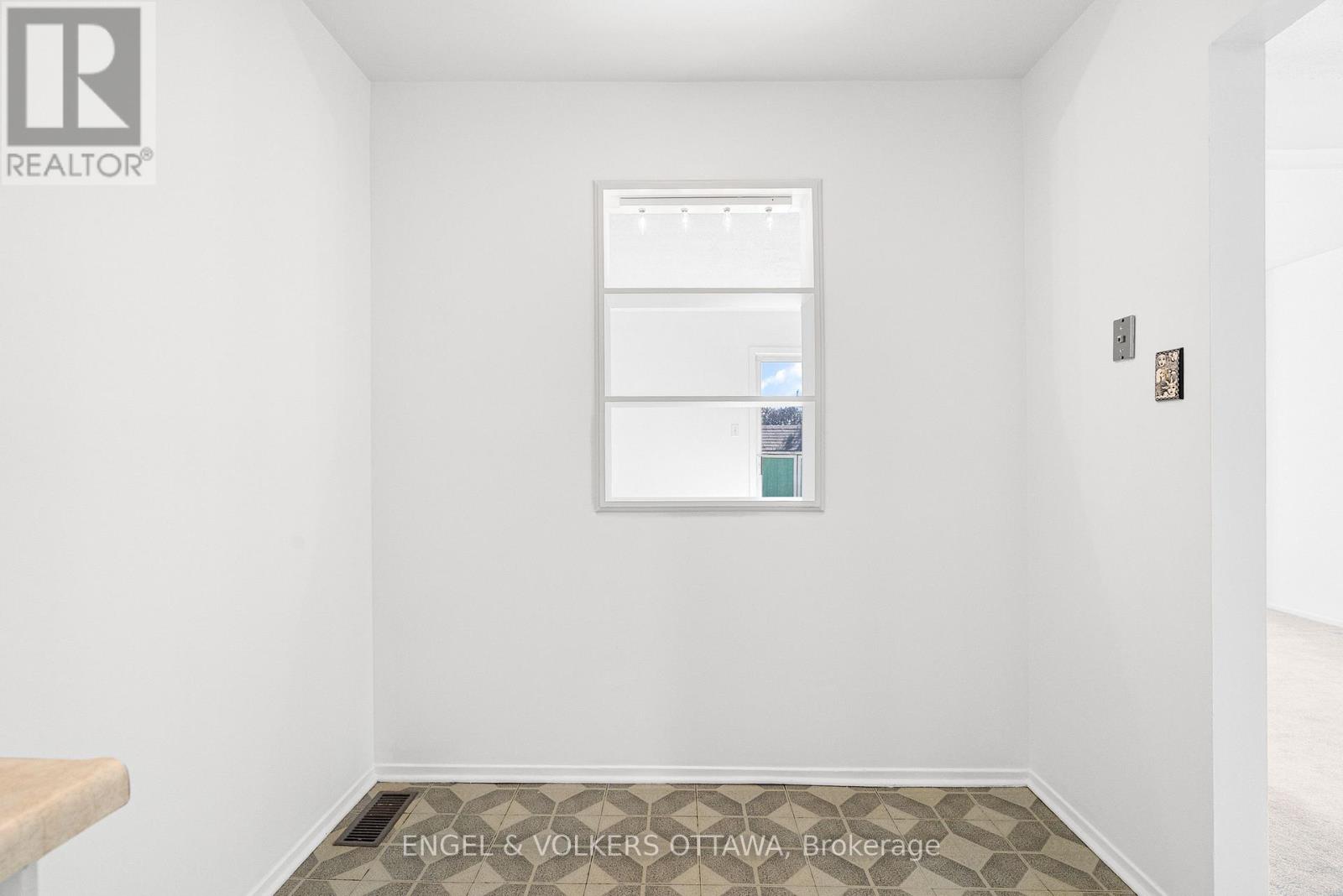 Photograph of 1379 AMBRIDGE WAY