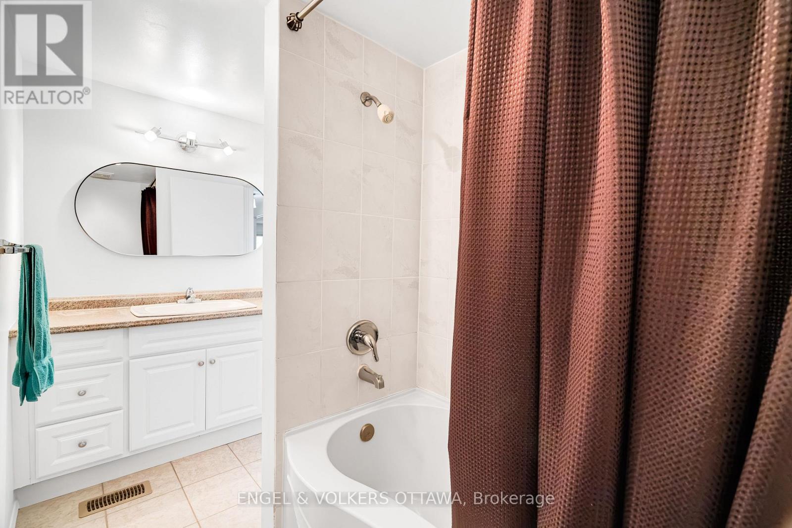 Photograph of 1379 AMBRIDGE WAY