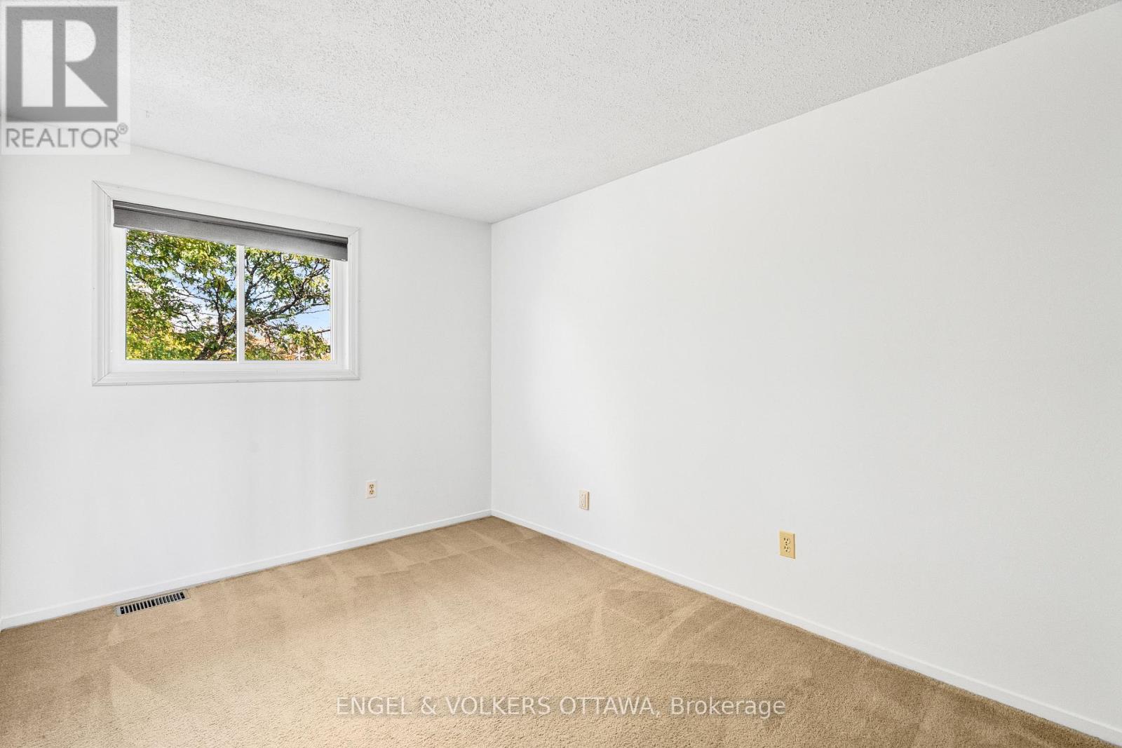 Photograph of 1379 AMBRIDGE WAY