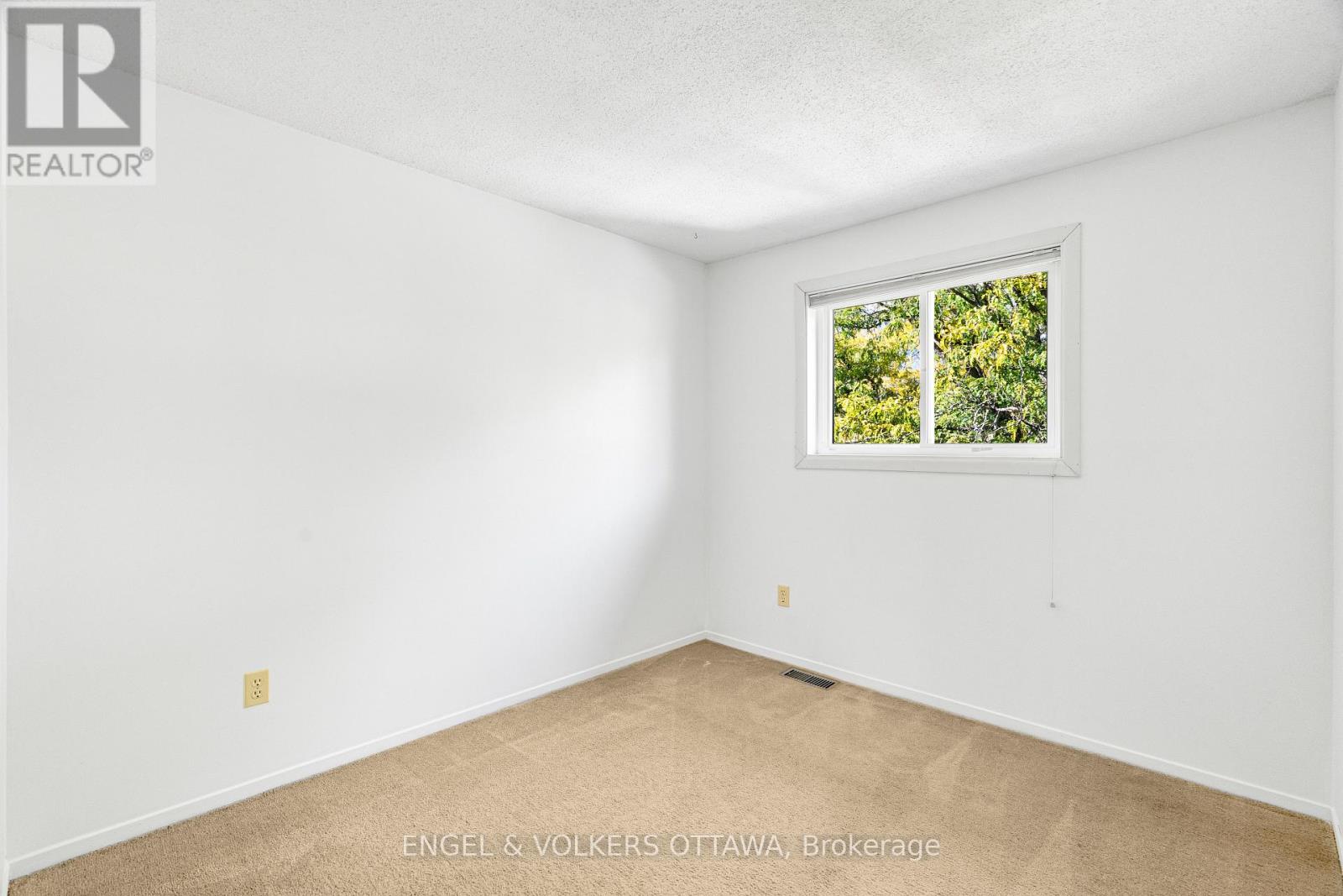 Photograph of 1379 AMBRIDGE WAY