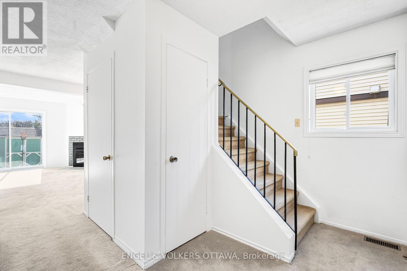 Photograph of 1379 AMBRIDGE WAY