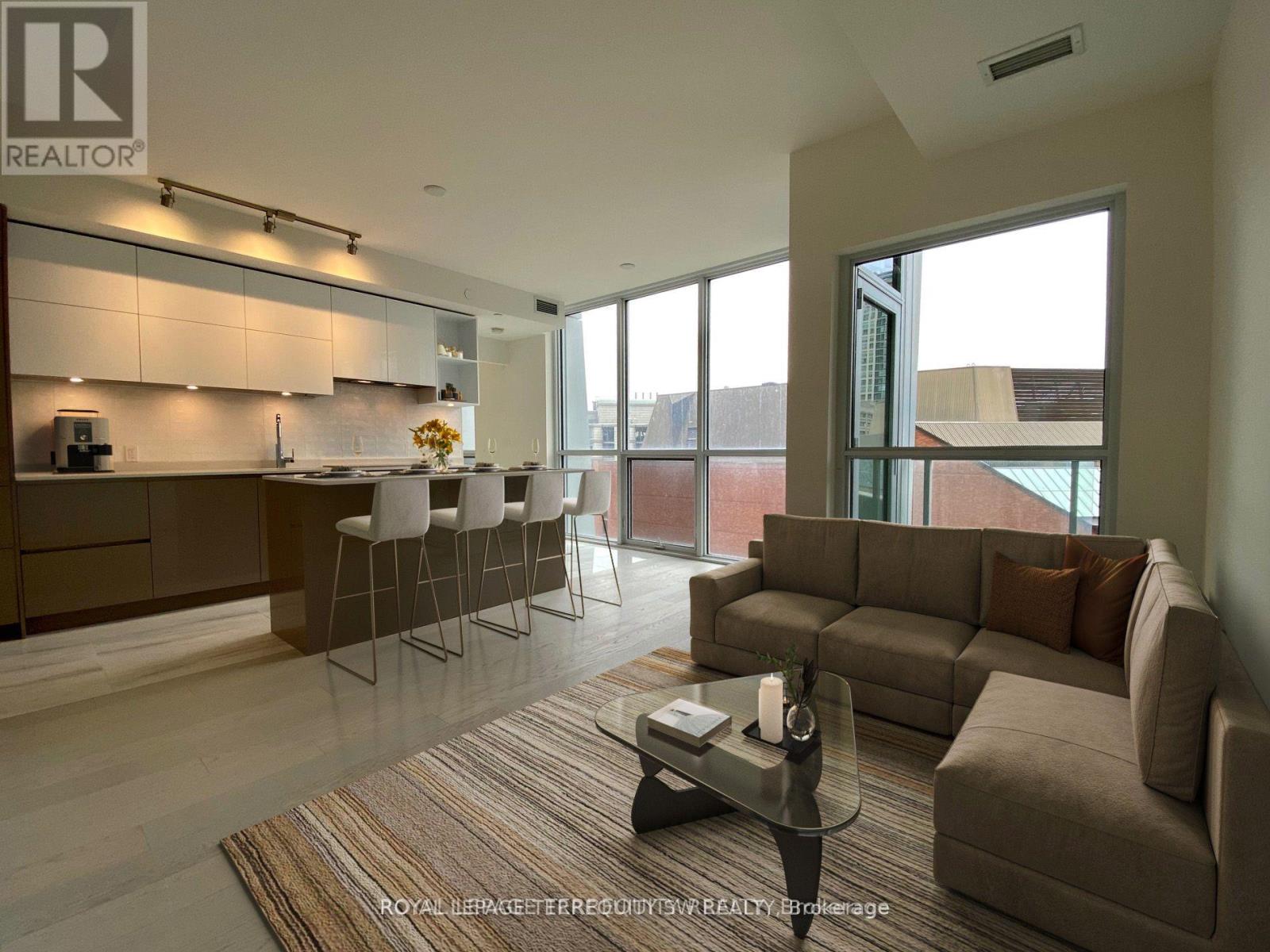 809- 1 Yorkville Avenue, Toronto, ON photo 3