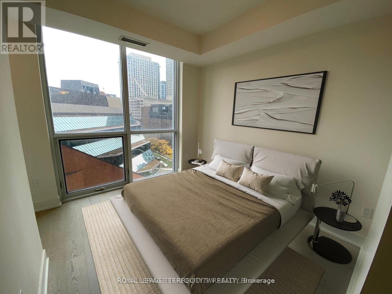 809- 1 Yorkville Avenue, Toronto, ON photo 5