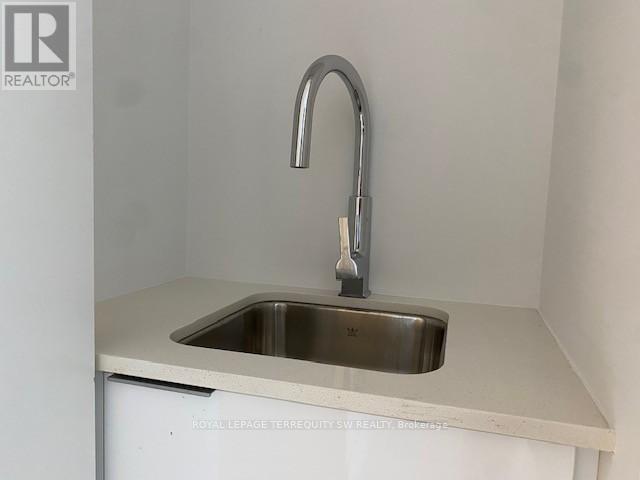 809- 1 Yorkville Avenue, Toronto, ON photo 9