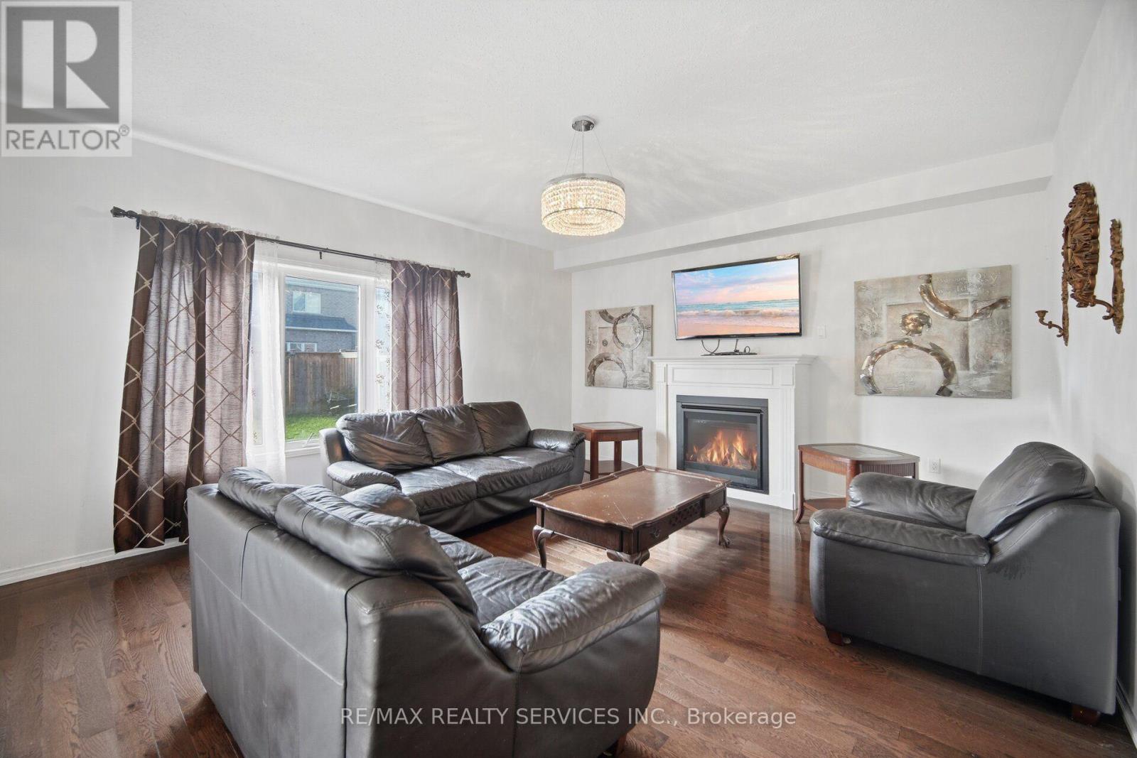 1736 Douglas Langtree Drive, Oshawa, ON photo 10