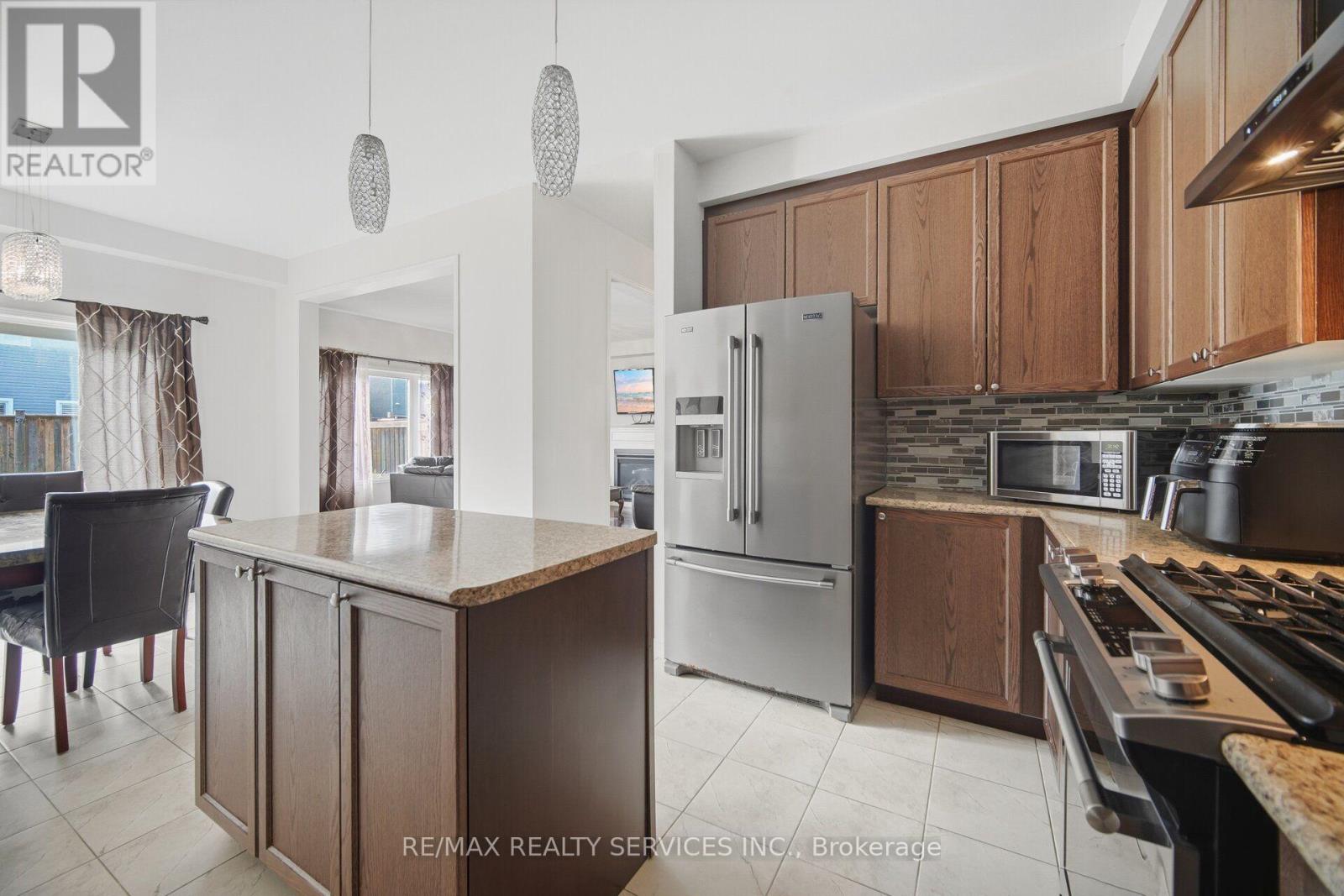 1736 Douglas Langtree Drive, Oshawa, ON photo 18