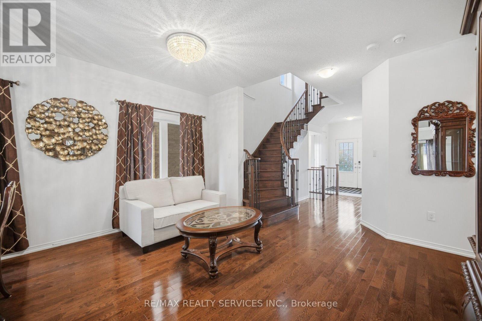 1736 Douglas Langtree Drive, Oshawa, ON photo 5