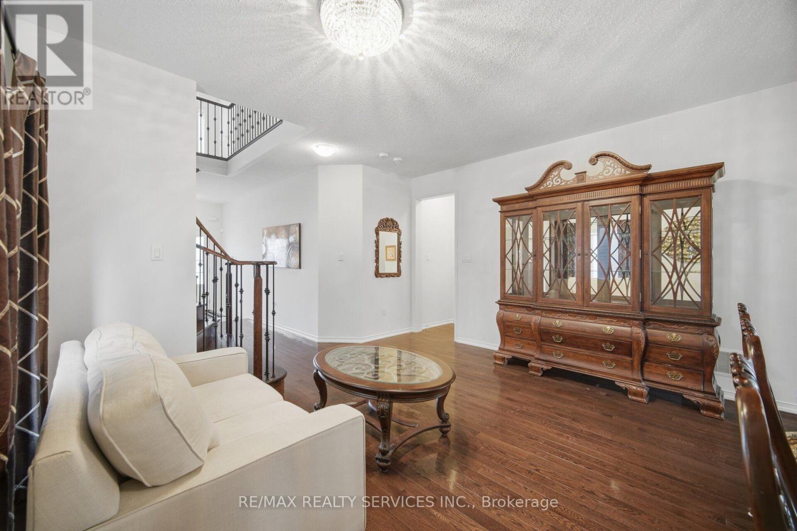 1736 Douglas Langtree Drive, Oshawa, ON photo 6