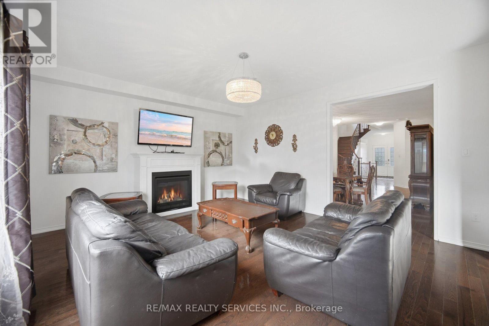 1736 Douglas Langtree Drive, Oshawa, ON photo 9